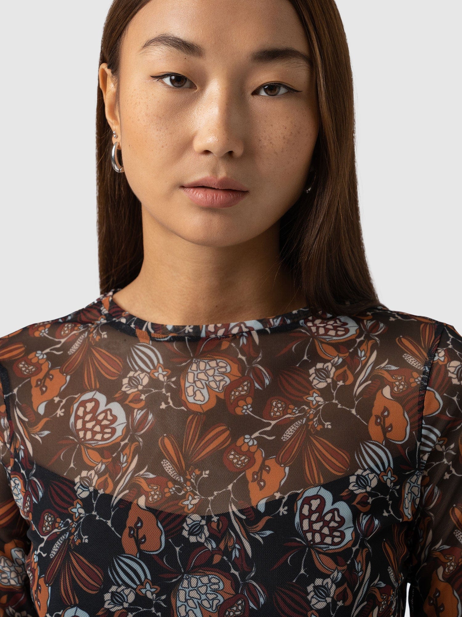 Runway Mesh Tee 70's Paisley - Women's Tops | Saint + Sofia® EU